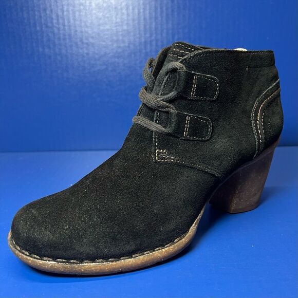Clarks Artisan Womens Carleta Lyon Black Suede Heeled Booties 8M - Picture 1 of 10